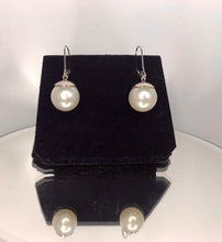 Load image into Gallery viewer, Pearl Earrings

