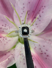 Load image into Gallery viewer, 18ct Gold Diamond Ring
